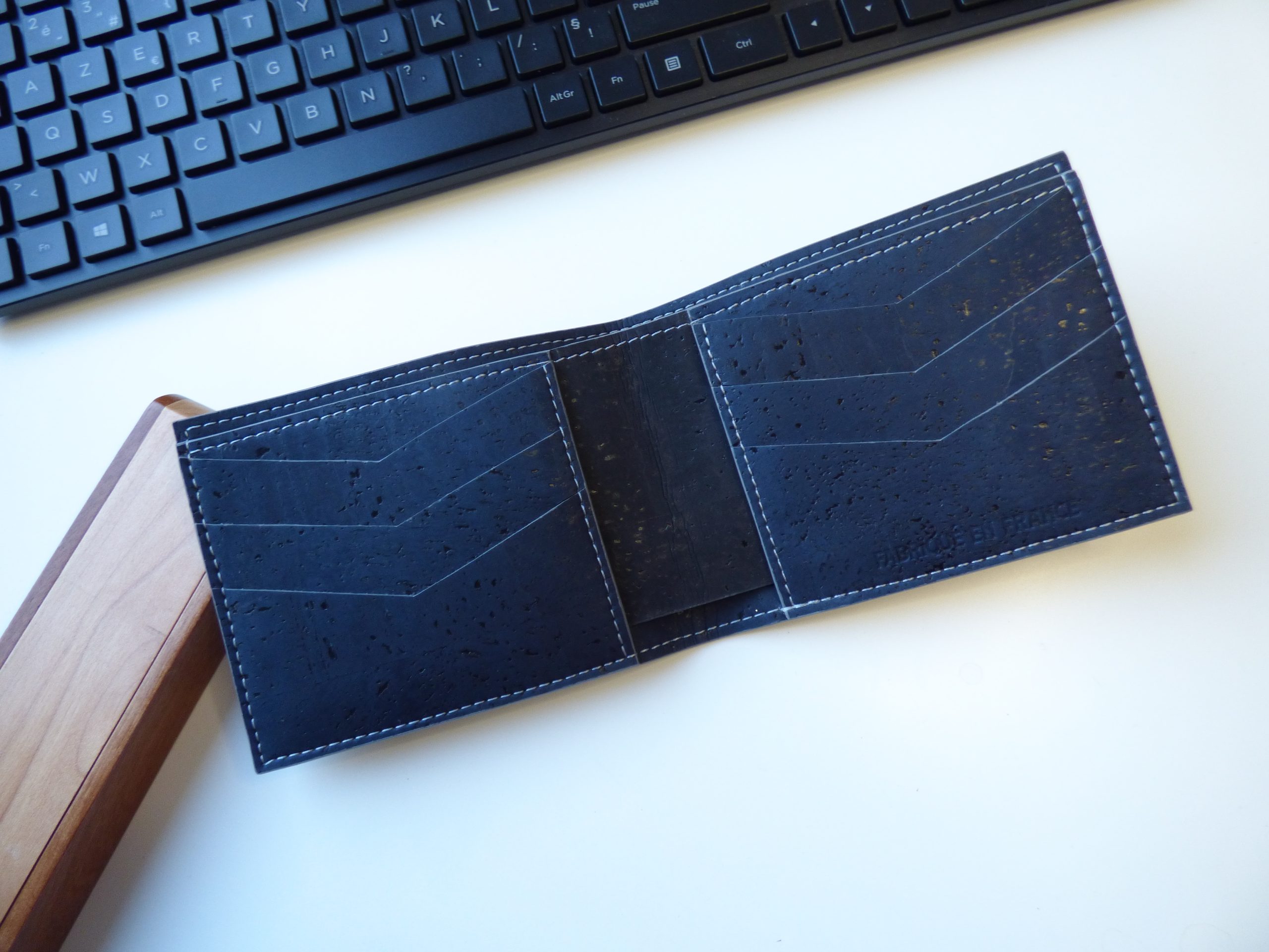 Portefeuille noir bleu marine ouvert 1