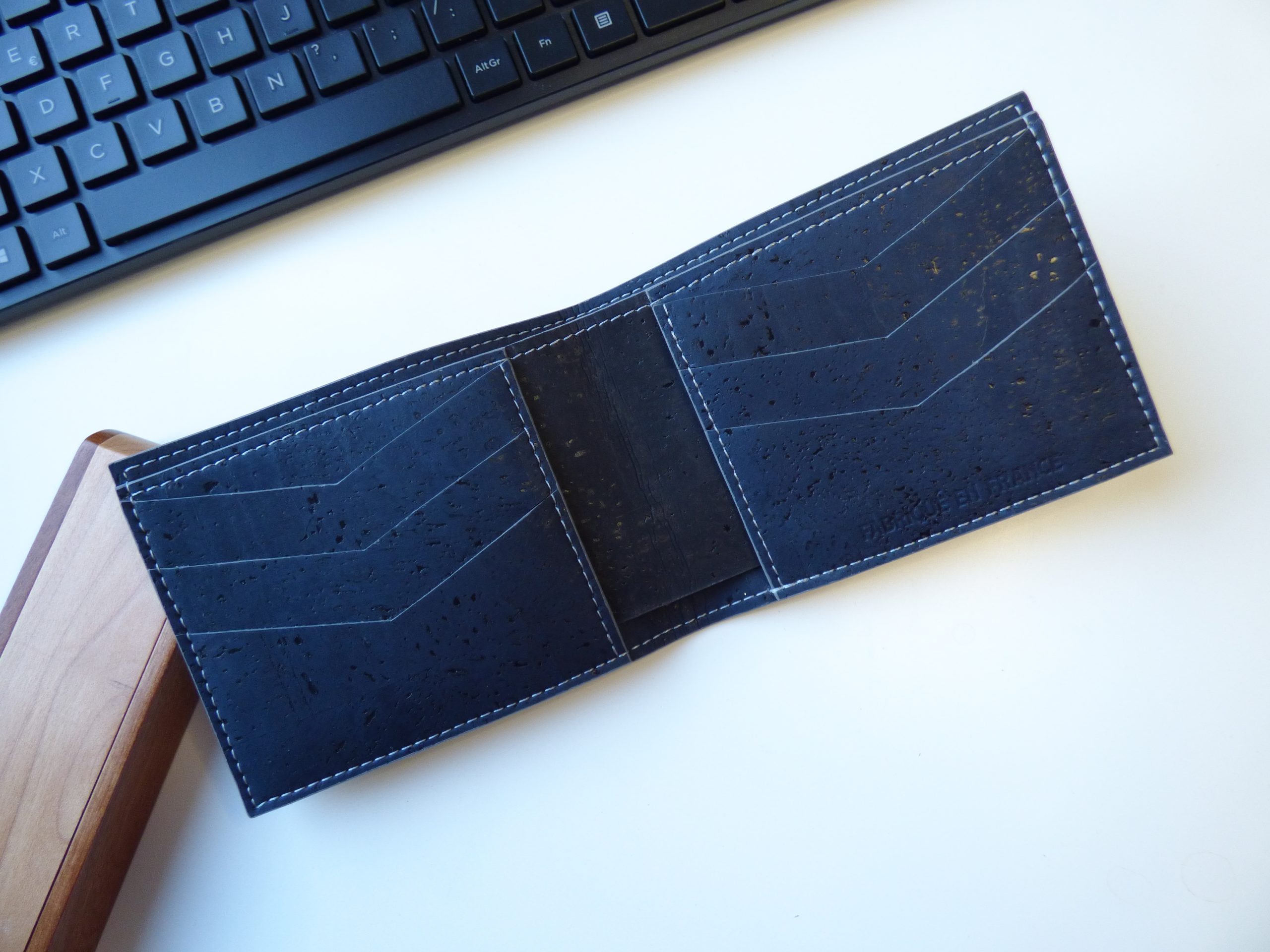 Portefeuille noir bleu marine ouvert 2